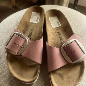 Brand new Birkenstock size 9 color light pink